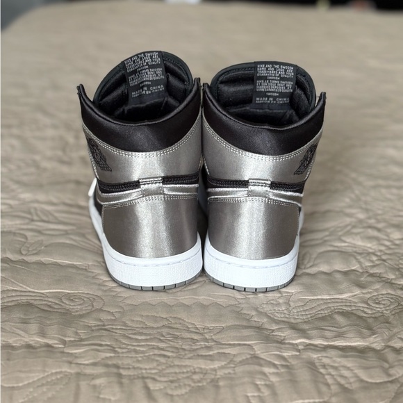 Jordan Women Retro 1 High OG Color Black/White/Grey size 8.5 - Picture 3 of 11